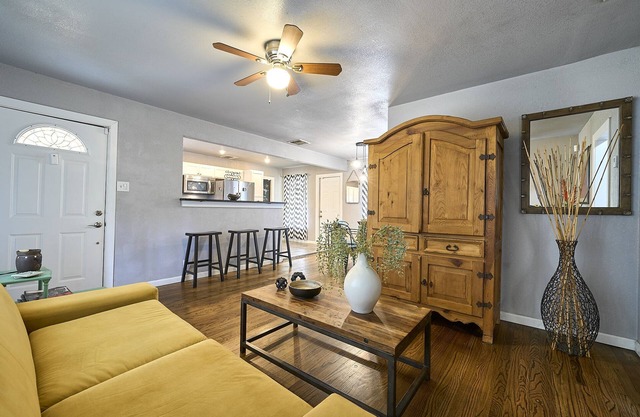 Great Location, Classy & Comfy