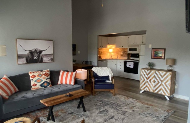 GREAT LOCATION FOR ALL OF AUBURNS SPORTS!