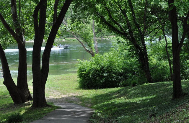 GREAT LOCATION LUXURY 3 BDRM 3 BATH LAKEFRONT HEATED INDOOR POOL STAY&PLAY GOLF