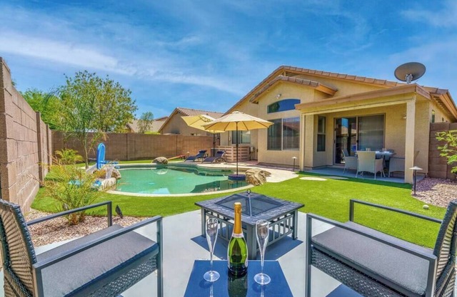 Great location! near shopping & entertainment