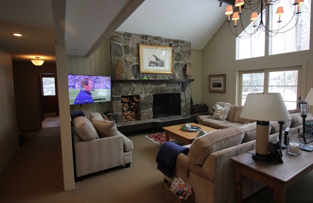 Great location!Walk to trail 3 min.President 10% discount cfm by Dec, 5 day min.