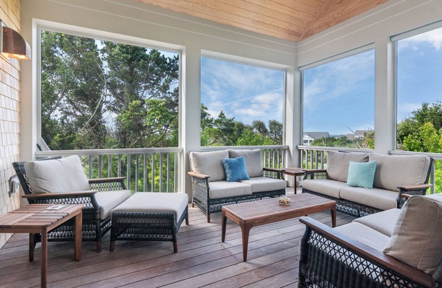 Great New Indoor/Outdoor Island House with Elevator! Golf Course view on screened in porch