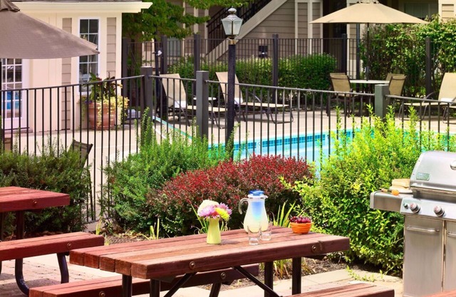 Great Relaxing Overnight Stay! 3 Family-friendly Units, Free Parking