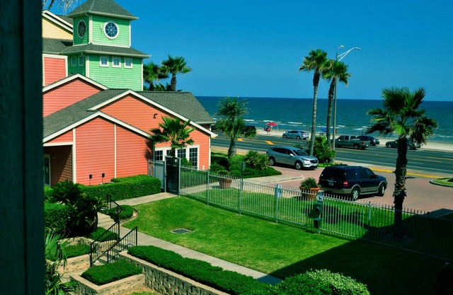 Great View of Ocean; HEATED POOL/HOT SPA/WIFI/Cable/SMART TV!