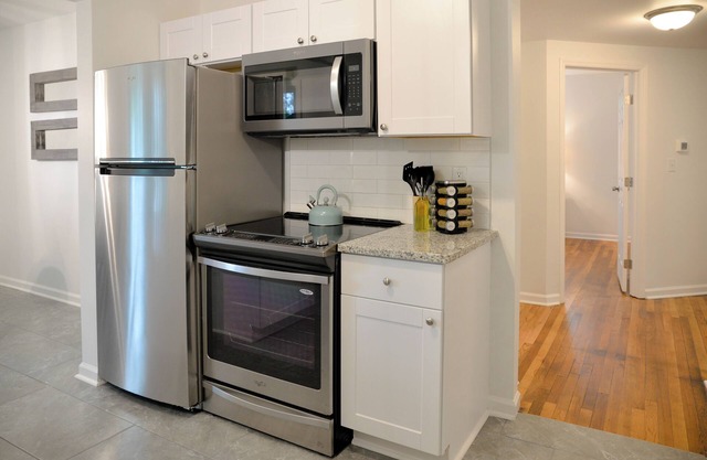 Green Bungalow < Less Than 10 Min to Dtw Greenville Family Friendly