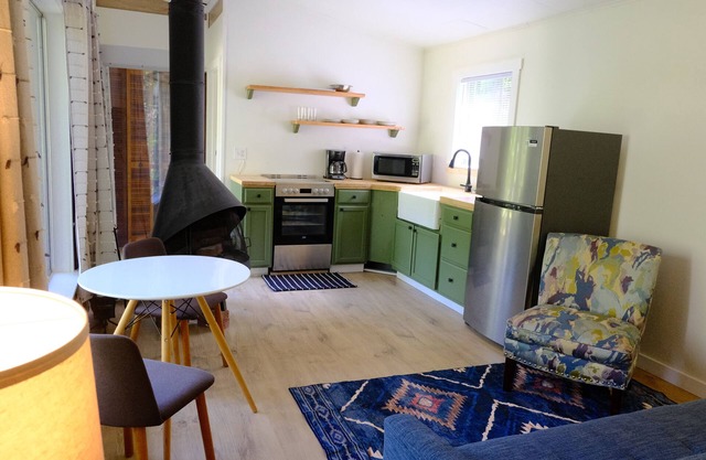 Green Hill at Rainier Lodge - 0.4 miles