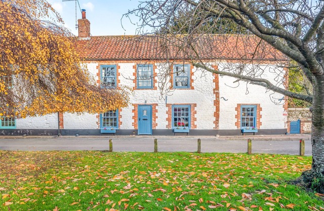 Green Side Cottage - Three Bedroom House, Sleeps 6