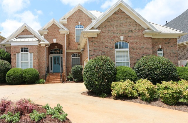 GREENVILLE, SC WATERFRONT EXECUTIVE HOME -WIFI GAME RM/STUDY GREAT VIEW