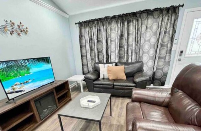 Greenwood/Franklin, Newly Remodeled 3 Bedroom Home