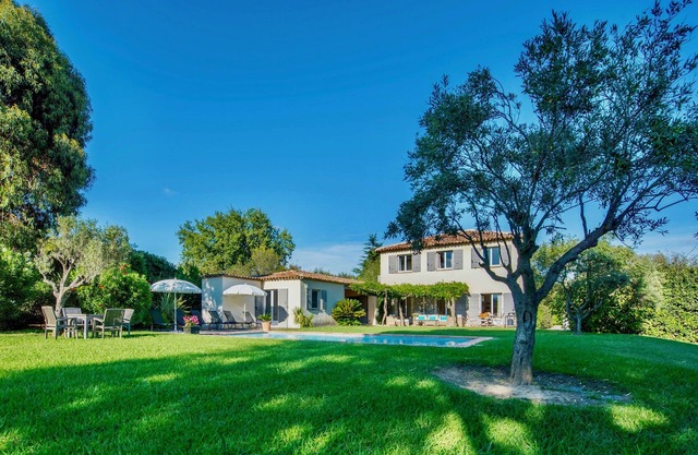 Grimaud, charm, beach 5mn, St Tropez 10km, air conditioned, heated swimming pool