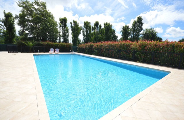 GRIMAUD: Charming villa in a quiet private residence with swimming pool and jacuzzi