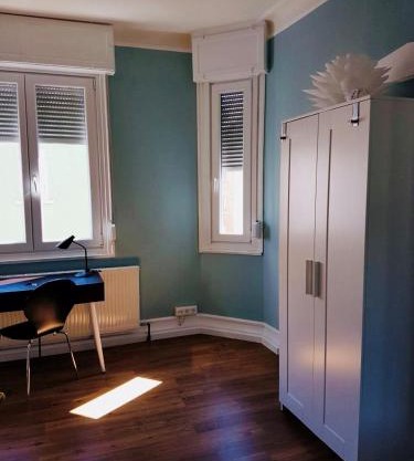 Große 4-Zimmer-Wohnung zur befristeten Alleinnutzung mit wöchentlicher Reinigung