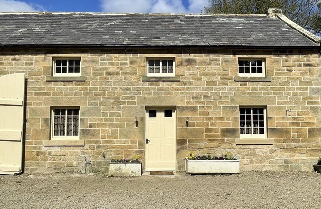 Grooms Cottage - Three Bedroom Villa, Sleeps 6