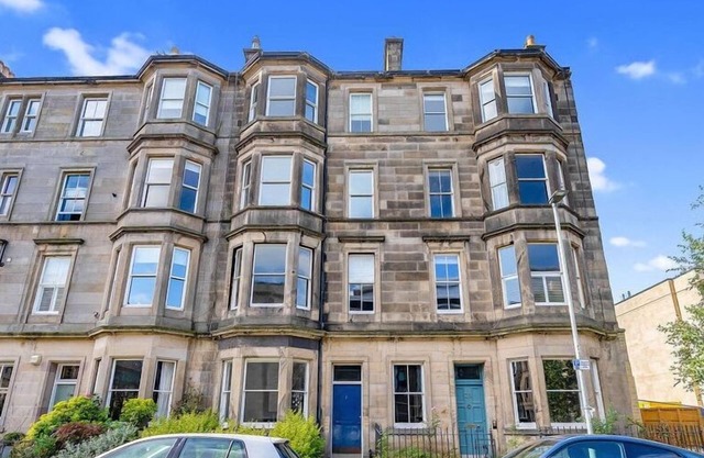 Ground Floor 1BR-1 BA, Shared Garden Access