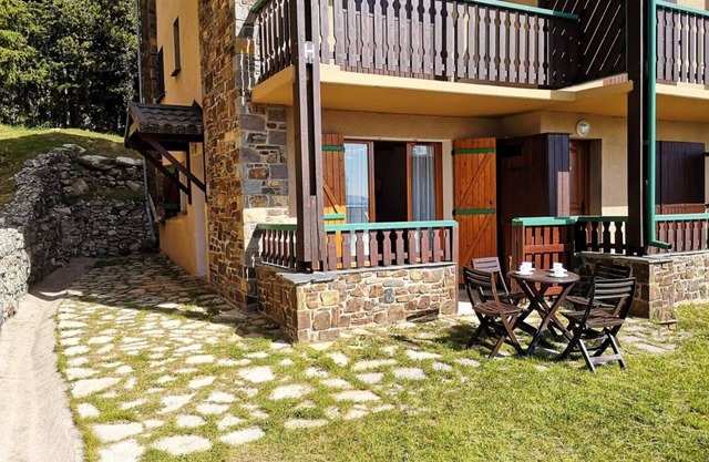 Ground Floor 2 rooms Slopeside with Garden and Ski Storage