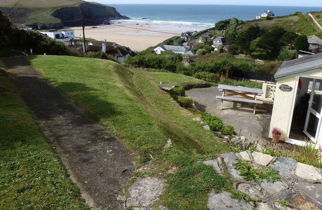 Ground floor apartment in Mawgan Porth with sea views, sleeps 4, dog friendly.
