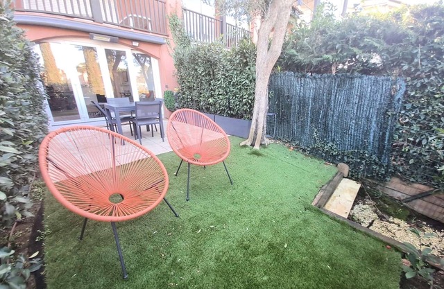 Ground floor apartment for 4 people with beach and pool access in Gassin