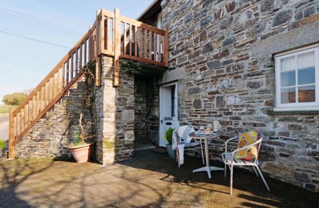 Ground Floor Beamed Cottage in quiet courtyard,rural hamlet near Coast.Free WiFi