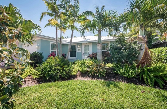 Ground Floor Cottage with 2 Master Suites and Private Heated Pool - Close to Beach!