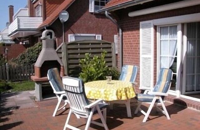 Ground-floor, cozy vacation apartment with large sun terrace