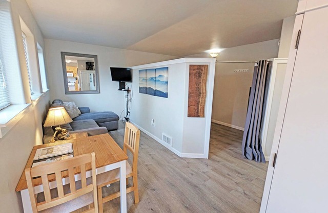 Ground Floor, One Bedroom Condo with Complex Pool and Hot Tub, A/C unit PWDA5