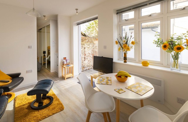 Ground Floor Studio-Standard-Ensuite with patio