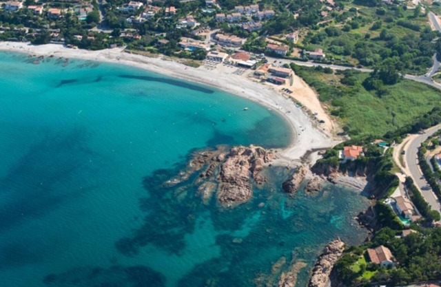 Ground-floor villa, 70 m2, 1 min from the beach, sea view, close to shops