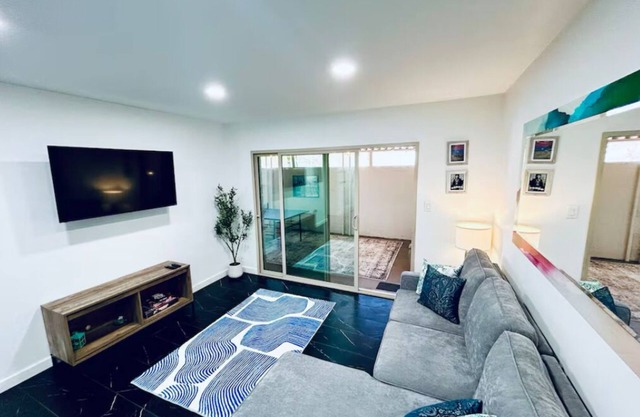 Ground Level Charming 2 bedroom Condo BEST location Scottsdale