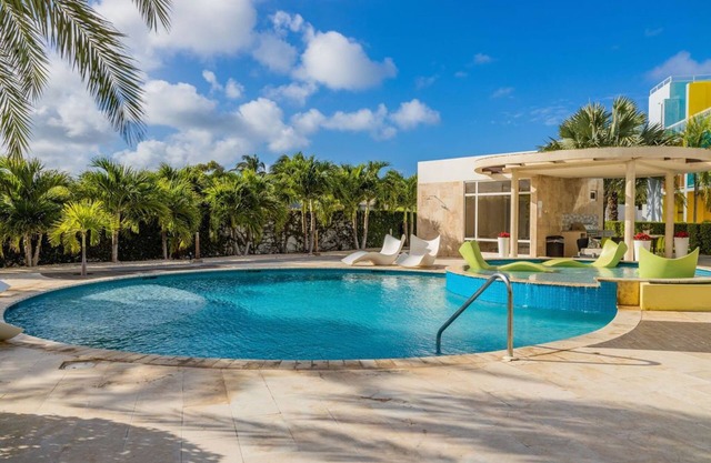 Ground Level Condo 2BR 2BA w/Pool Access & Gym