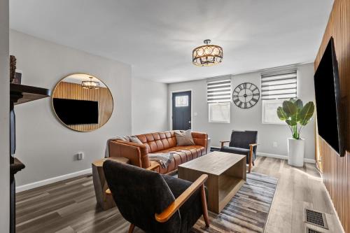 Group-Friendly 4 Bedroom 5 Bathroom Pets OK Close to Stadium