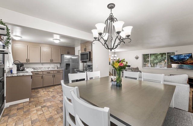 Group Friendly Castle Rock Retreat | Sleeps 12 | Games, BBQ & Patio