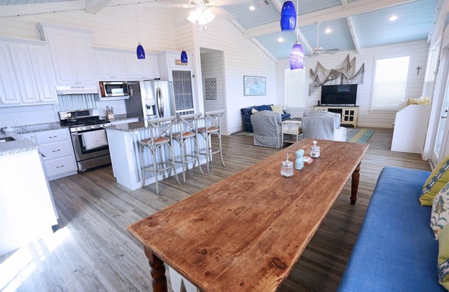 Group Therapy - Easy Beach Access - Island Realty
