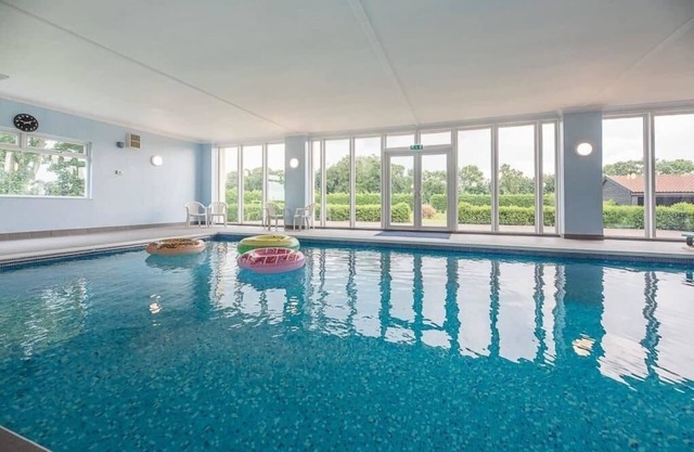 Grove Farm Annexe WITH SWIMMING POOL, DALLINGHOO