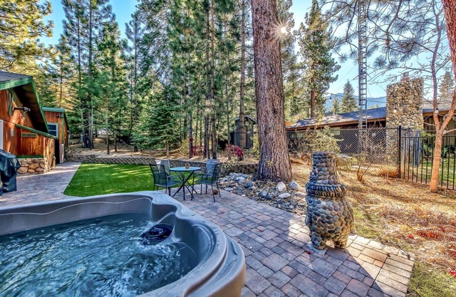 GS117.Stateline Ski Cabin: 3 BR, 2 BA House in Stateline, Sleeps 6