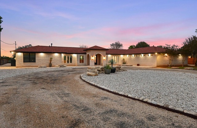 Guadalupe Bluff Mediterranean - Hot tub - Gorgeous views of the Guadalupe!