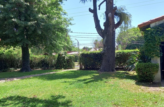 Guest House Muñiz, park 1000m2 20m2 cub. bath w/shower detachable swimming pool