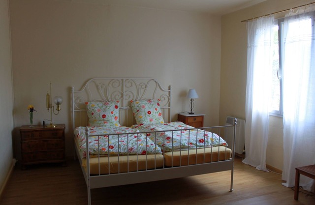 Guest House offers the tranquility of life directly on the Canal du Centre.