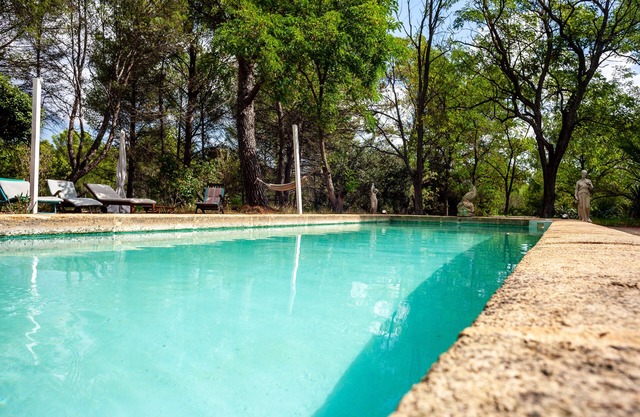 Guest House 'Pigeonnier Indépendant' with Shared Pool and Shared Garden