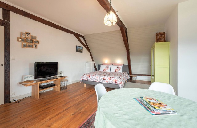 Guest Room 'Chambre Marie-Jo' with Mountain View, Shared Terrace and Wi-Fi