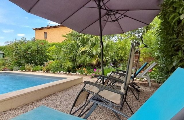 Guest Rooms 'Le Paradis' with Shared Pool, Wi-Fi and Air Conditioning