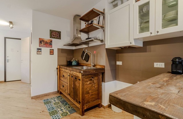 GuestHost- Central Apartment