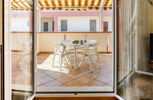 GuestHost - Relaxing Stay in Alghero with Terrace