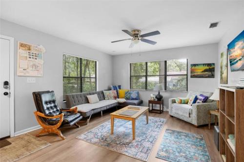 Guesthouse in High Springs! Walk to Downtown, Close to Springs!