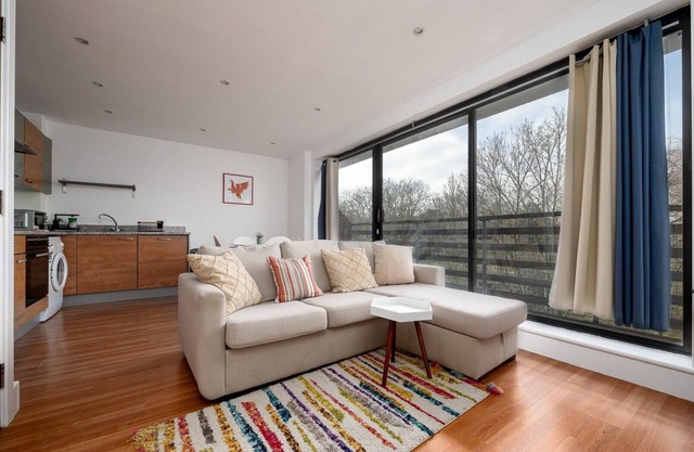 GuestReady Essential - Home with Balcony