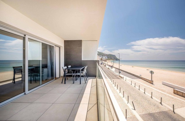 GuestReady - Golden sea view retreat