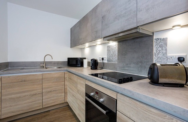 GuestReady - Modern 2BR Flat in MCR