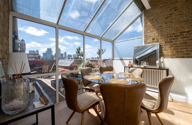 GuestReady-Trendy penthouse with terrace in London