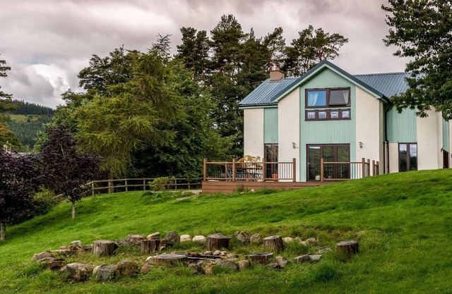 Gulabin House - a house that sleeps 12 guests in 5 bedrooms