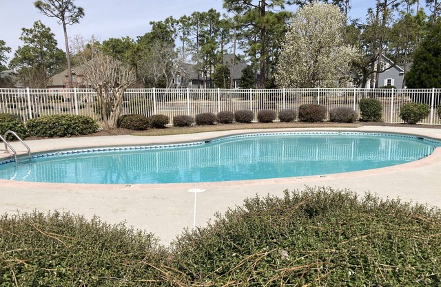 Gulf Course View Condo Minutes From The Beach