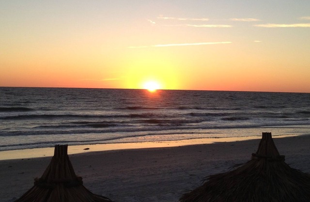 Gulf Front Resort in Highly Desired North Redington Beach - TWO BEDROOM SLEEPS 6